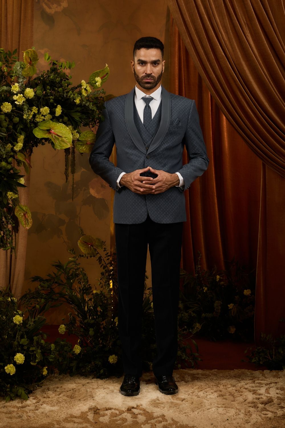 Silk tuxedo with square print