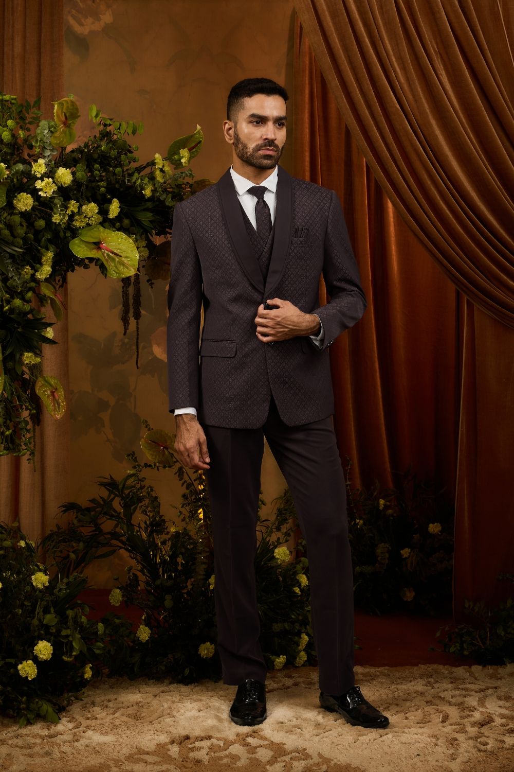 Silk tuxedo with square print