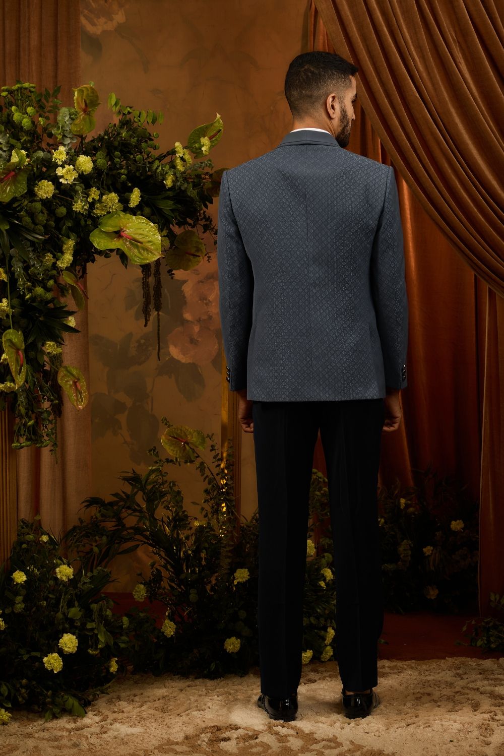 Silk tuxedo with square print