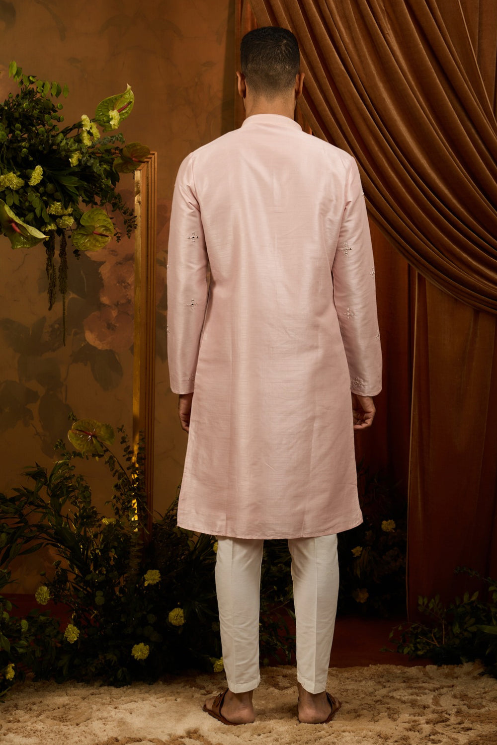 Peach silk mirror embroidered kurta set with thread work