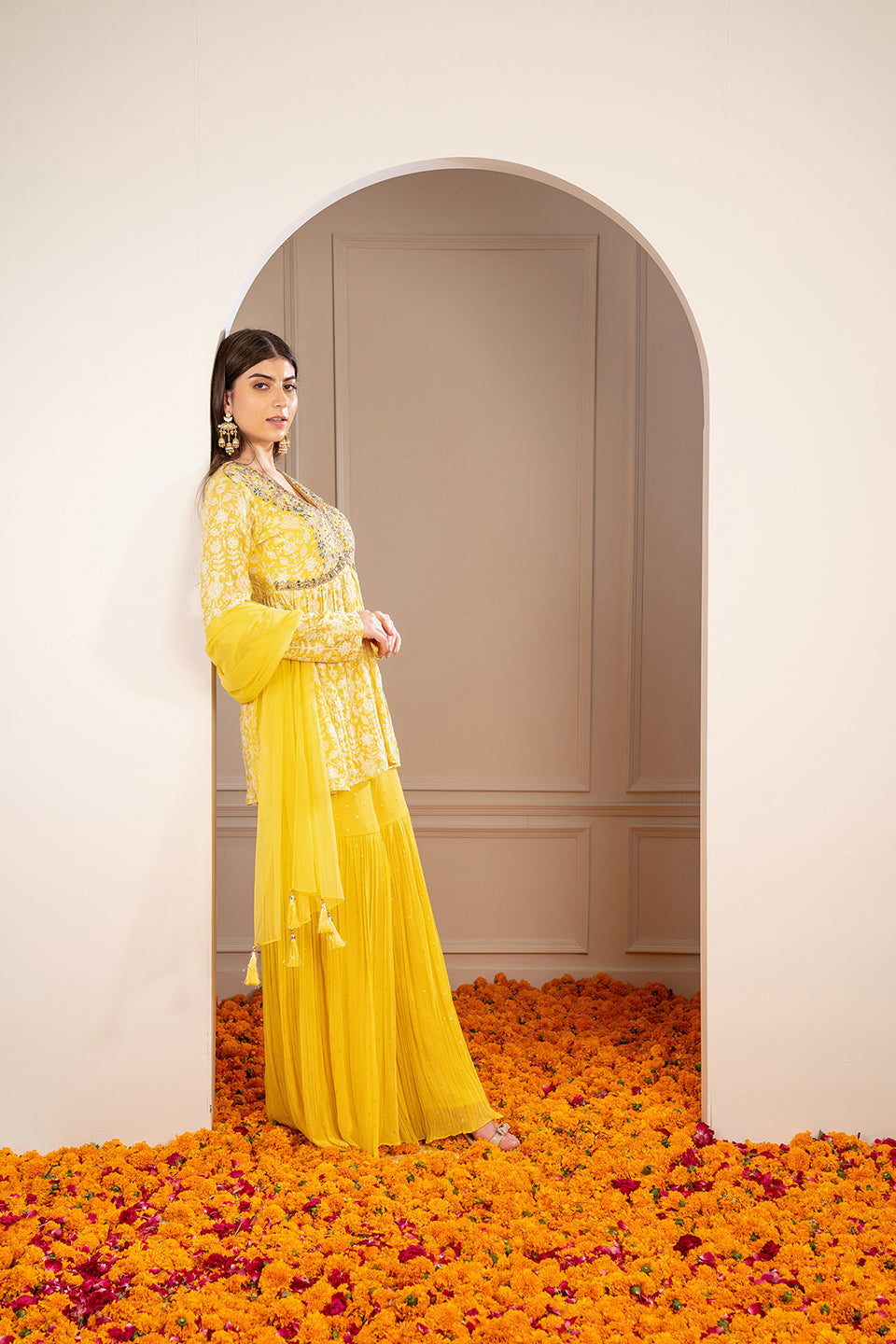 Spectacular Yellow Haldi Outfits For Your Super Memorable Ceremony | Haldi  outfits, Mehendi outfits, Indian bride outfits