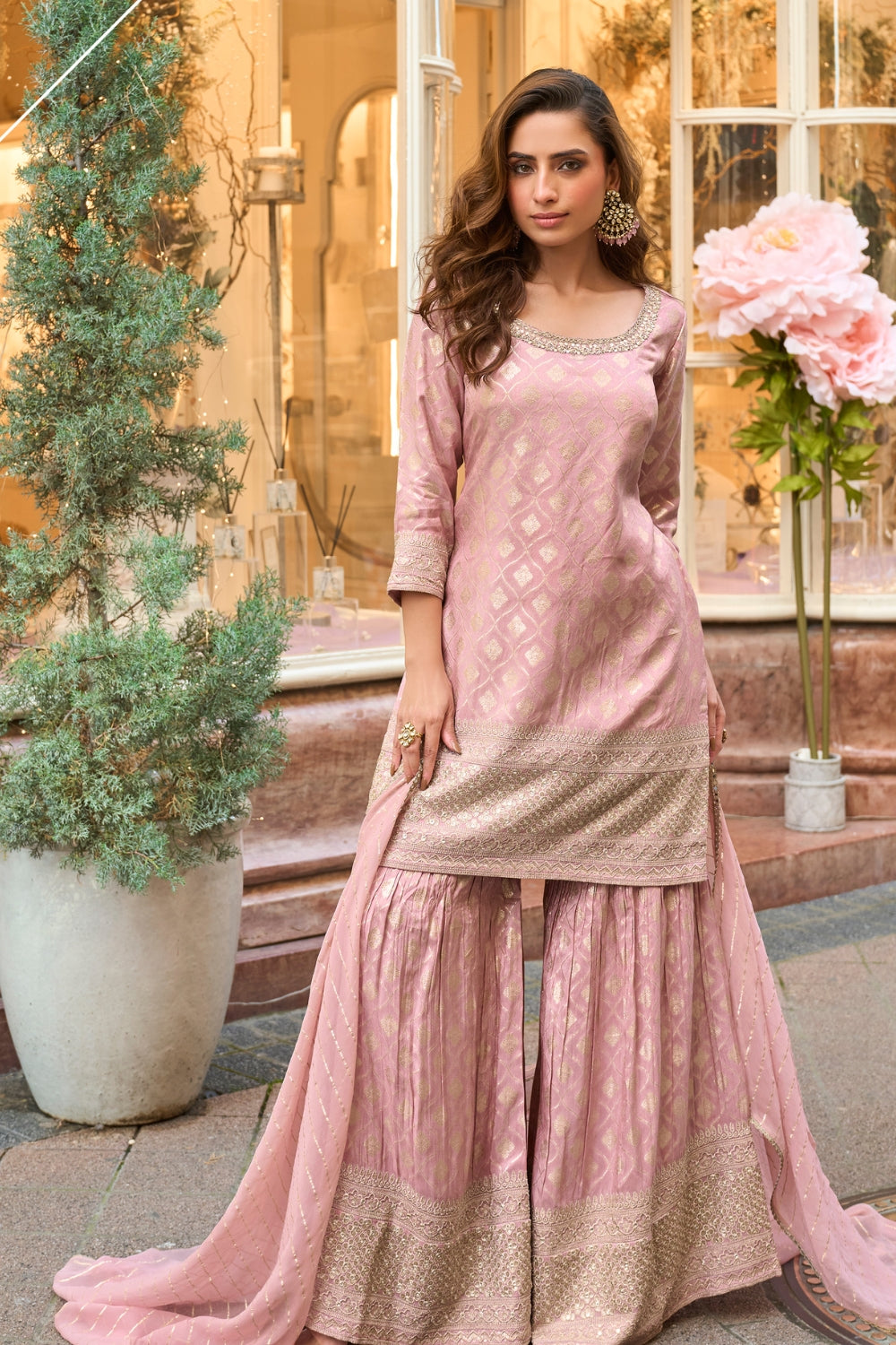 LIGHT PINK VISCOSE JACQUARED PALAZZO SUIT WITH EMBROIDERY AND SEQUINS